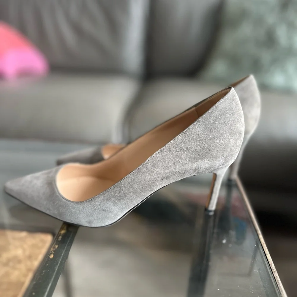 Manolo Blahnik Elegant Gray Suede Pumps 36.5 - Picture 2 of 9